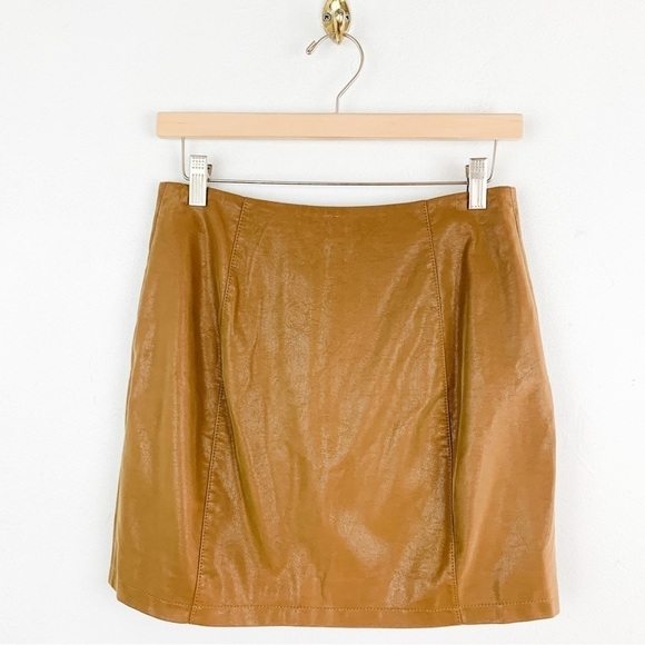 Free People Faux Leather Snap Up Mini Skirt Sz 4 - Picture 3 of 6